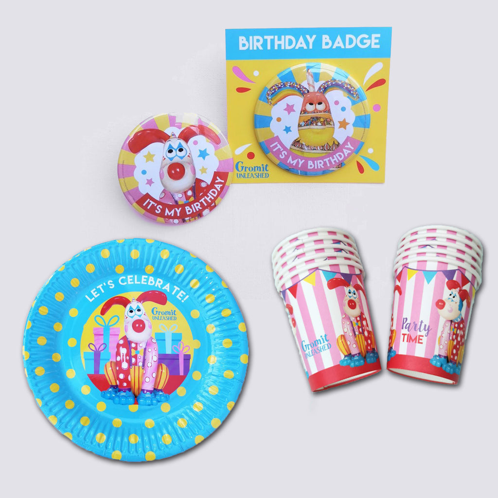 Gromit Unleashed party tableware featuring Giggles and Sprinkles. Includes paper cups and plates, and badges. 