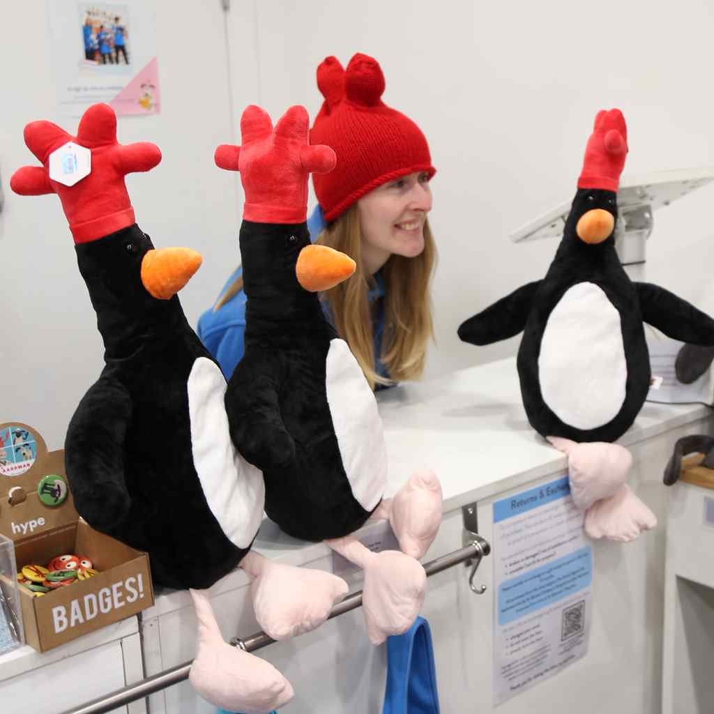 Knitted Feathers McGraw Glove Hat