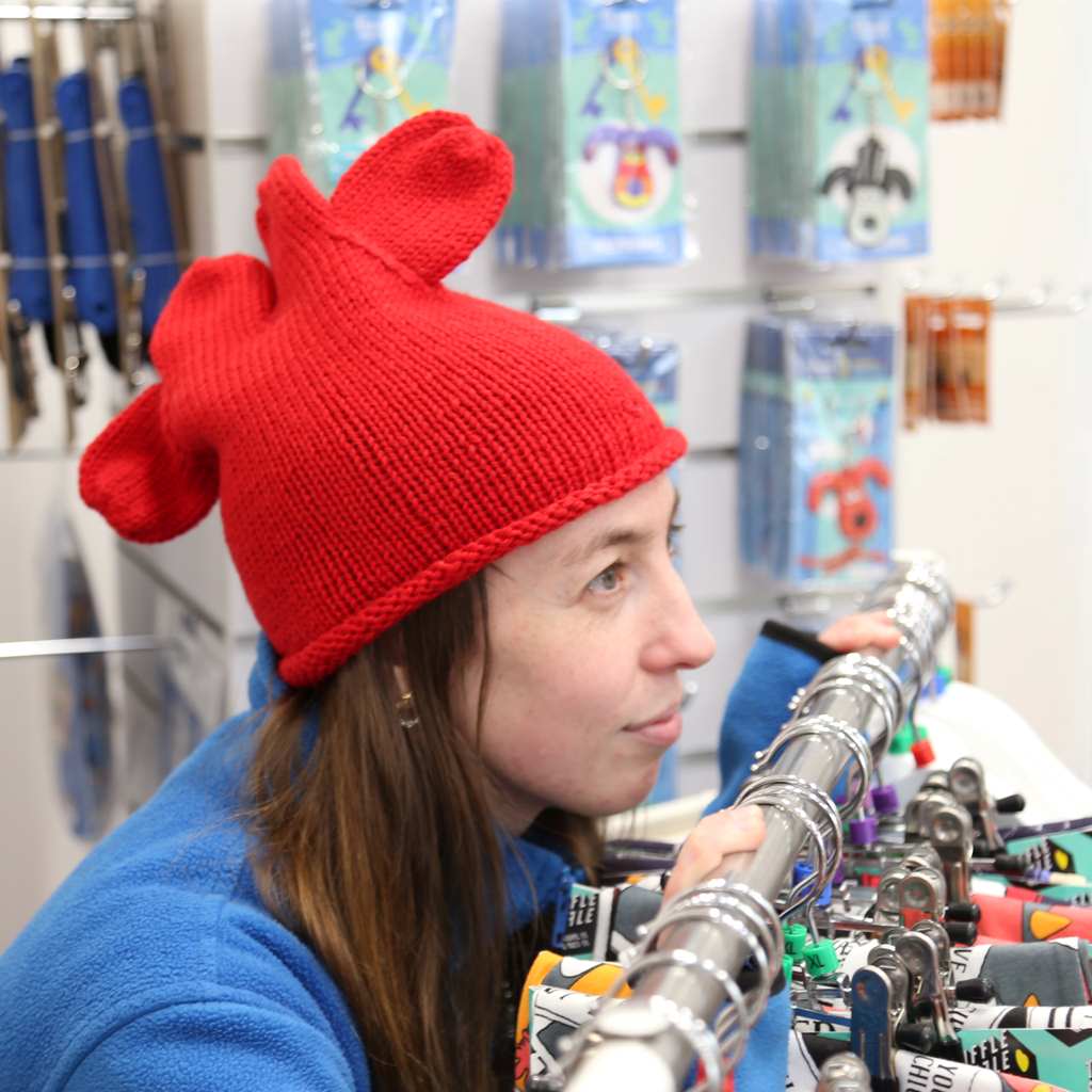 Knitted Feathers McGraw Glove Hat