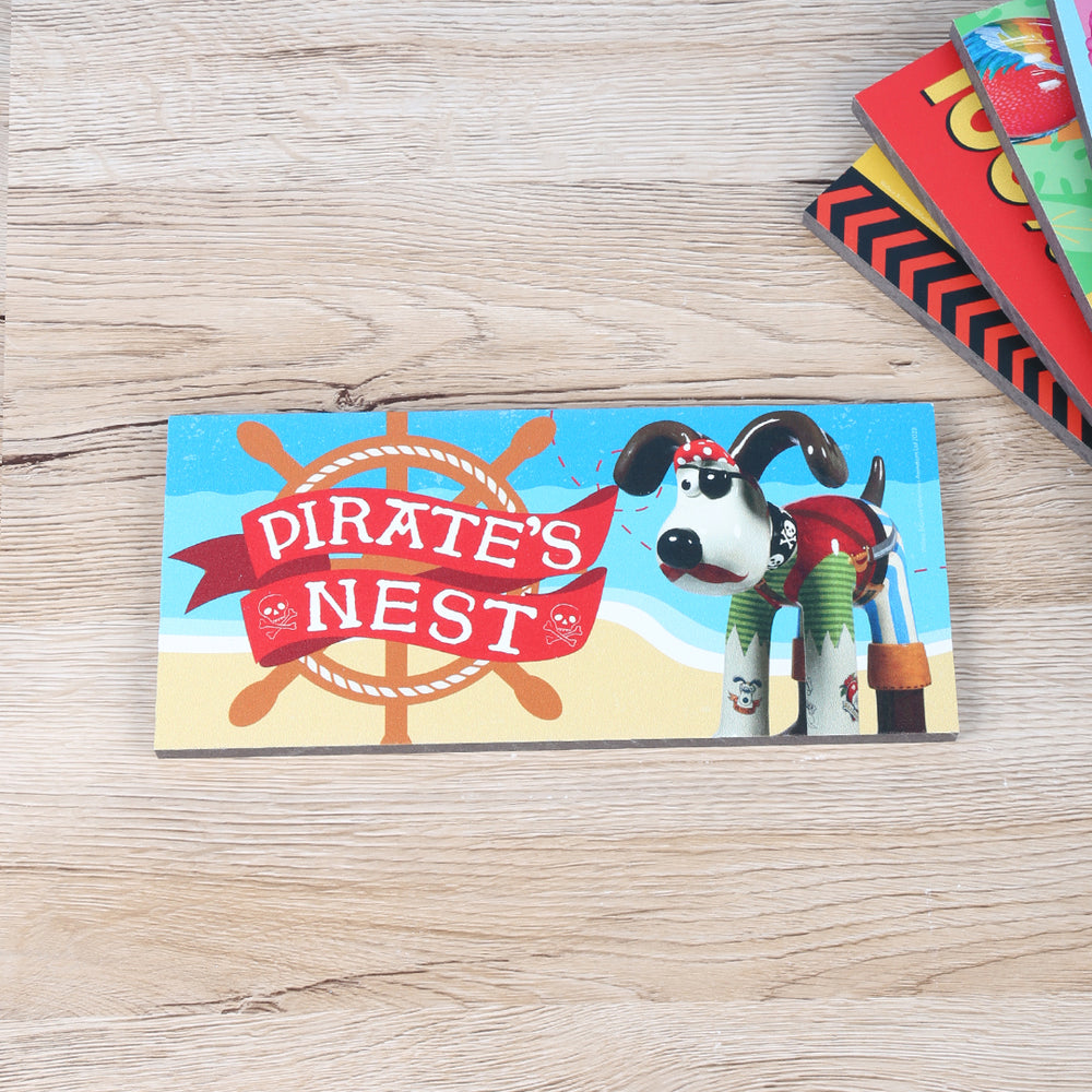 Gromit Unleashed sculptures on room signs / door plaques. Features Salty Sea Dog and reads 'Pirate's Nest'. 