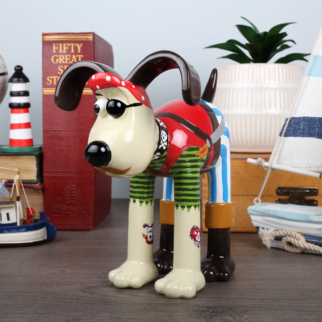 Salty Sea Dog Gromit Figurine from the Gromit Unleashed trail 2013. Pirate Gromit.