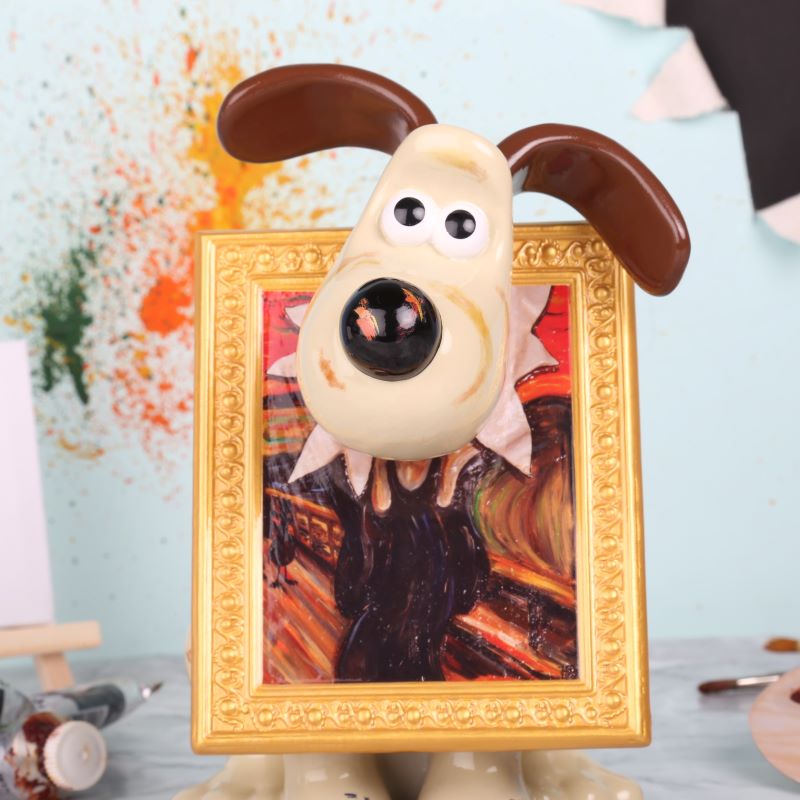 Figurine of gromit with his head through The Scream painting