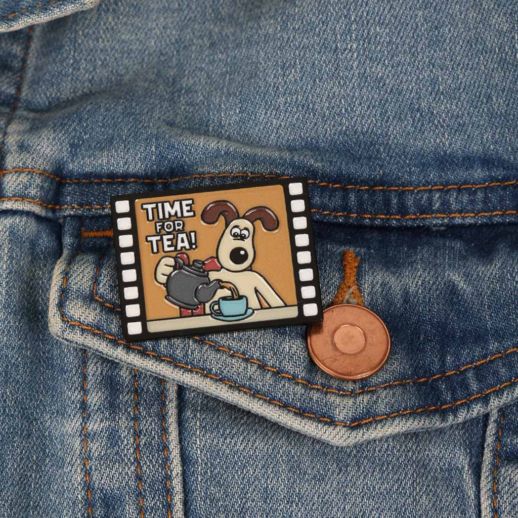 An badge featuring Gromit pouring a cup of tea and the caption cup of tea. 