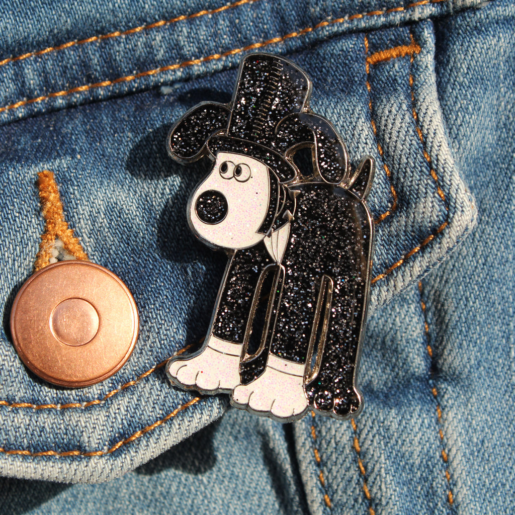 Gromit pin badge, based on Isambard Kingdom Brunel, wearing top hat and suit