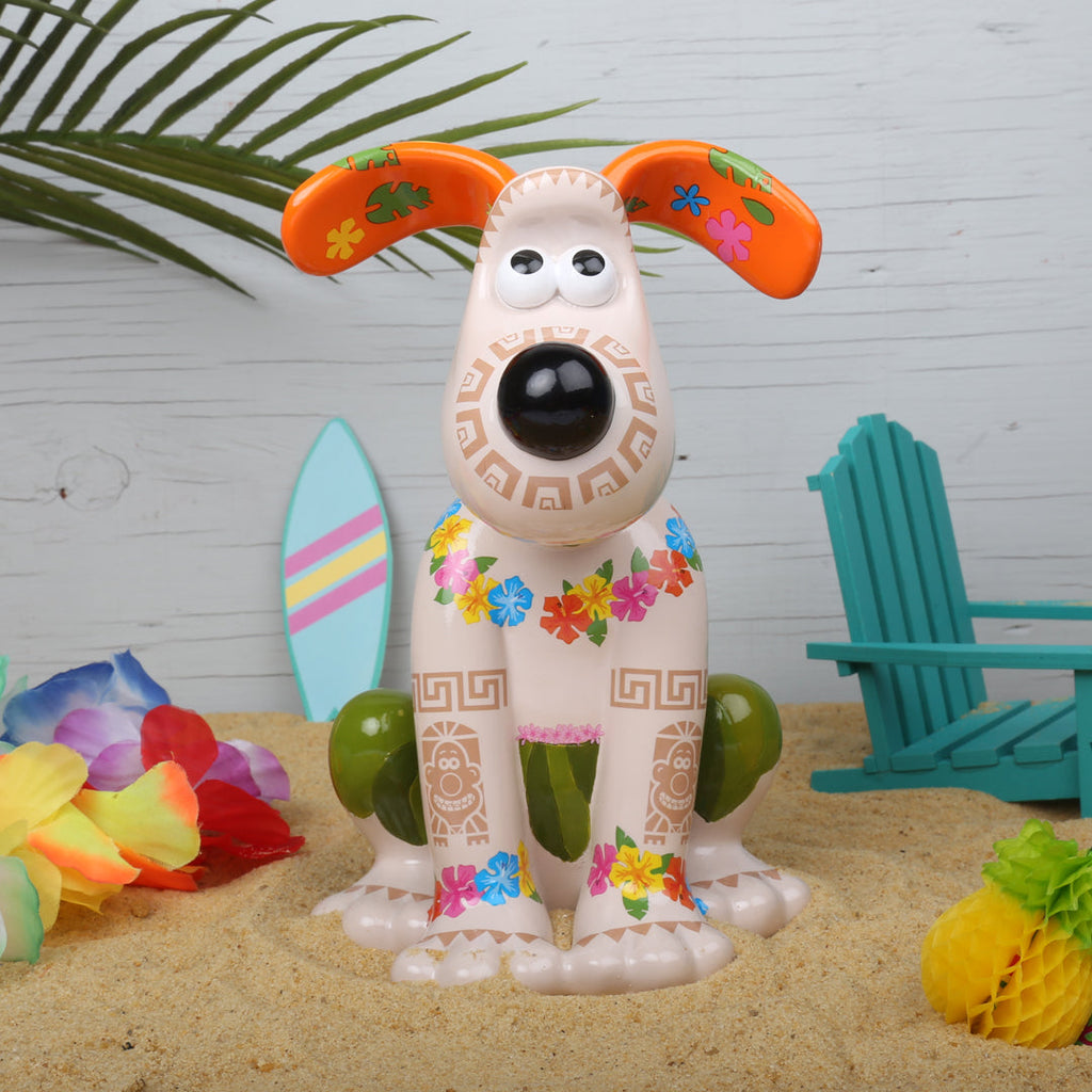 Aloha Gromit figurine from A Grand Adventure, on a Hawian beach scene. 