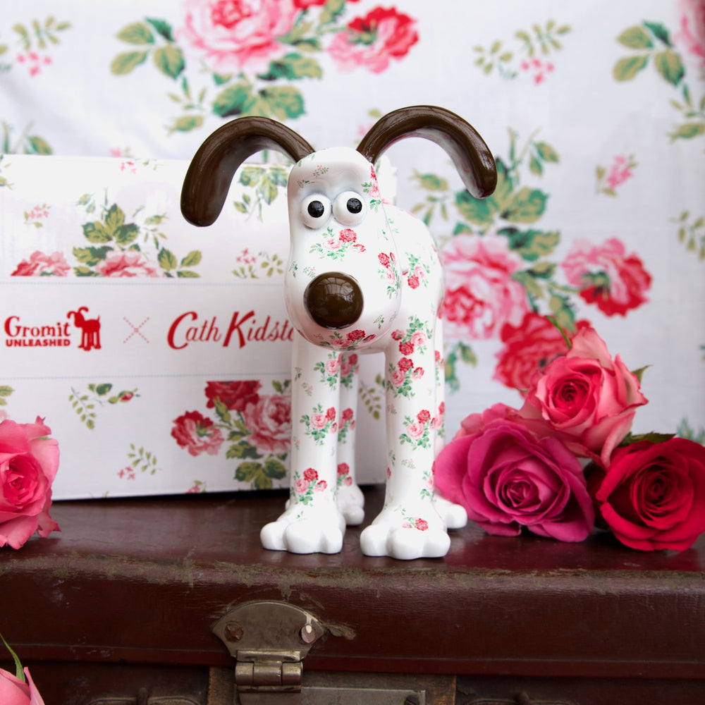 Antique Rose Gromit Unleashed Figurine by Cath Kidston. Front view. Pretty Floral figurine featuring popular rose print 