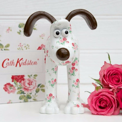 Antique Rose Gromit Unleashed Figurine Gift, front view. Design by Cath Kidston. Our Favourite dog Gromit featuring popular British floral rose print. 
