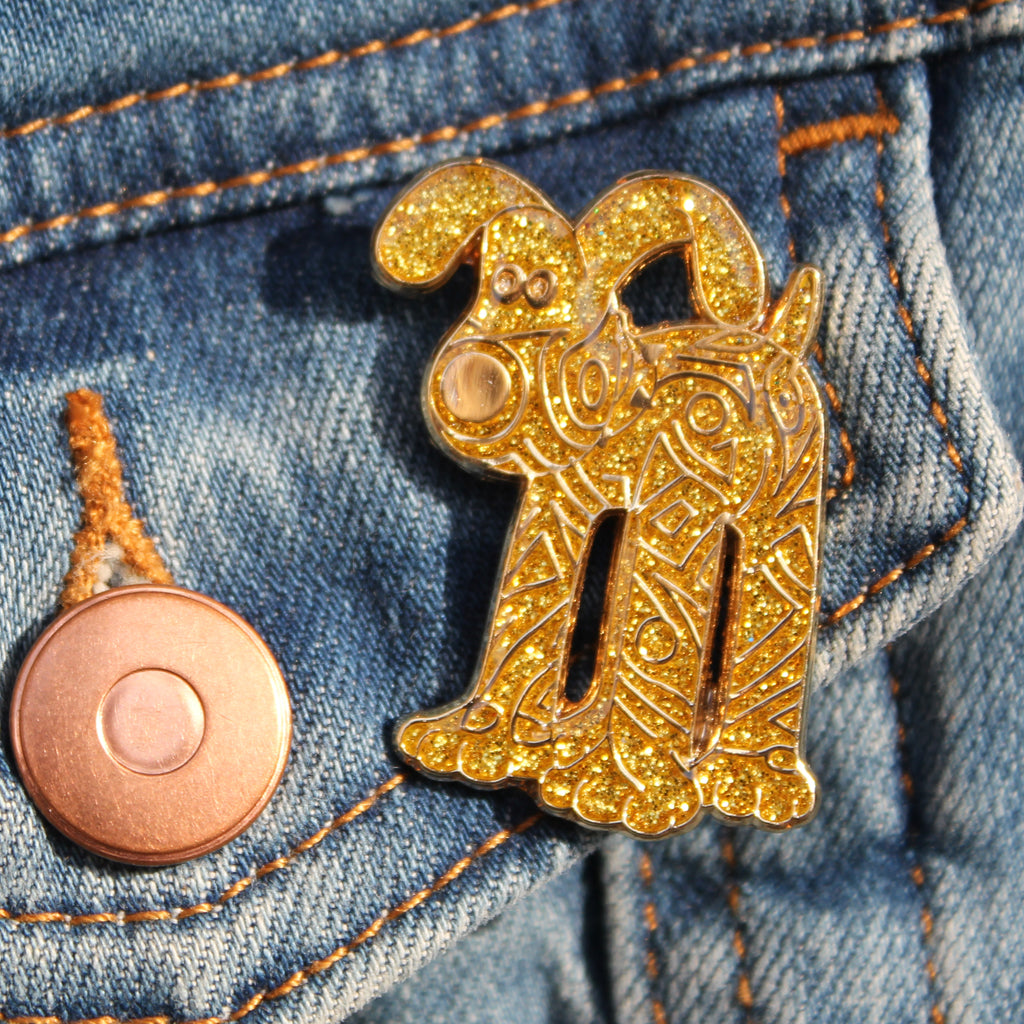 Gold and sparkly Gromit pin badge